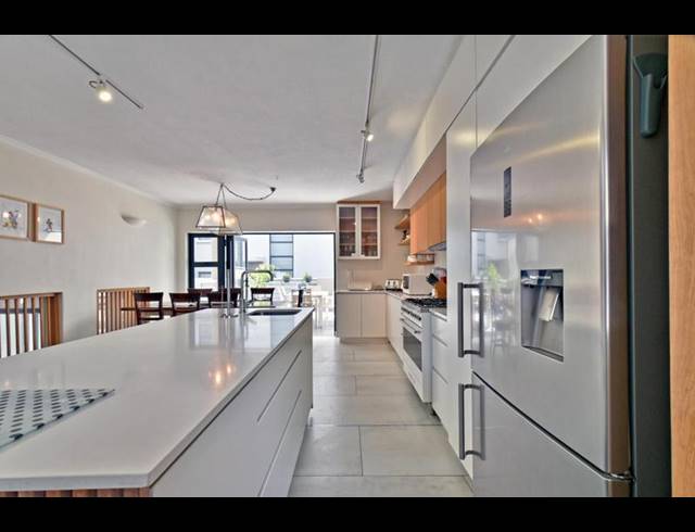 3 BEDROOM TOWNHOUSE FOR SALE IN DUNKELD WEST